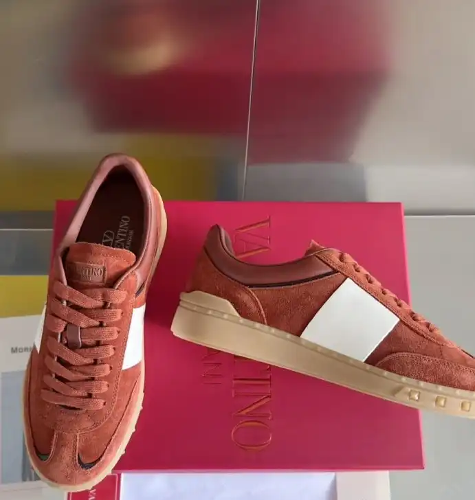 hype Valentino Sneakers