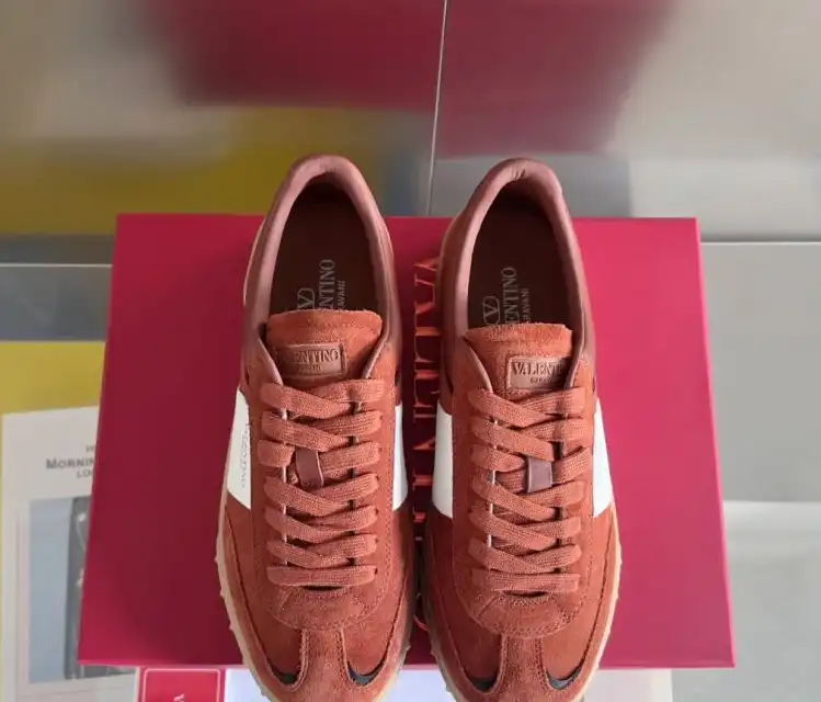 hype Valentino Sneakers