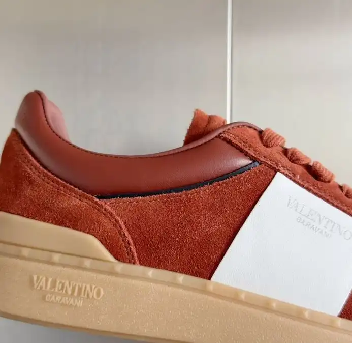 hype Valentino Sneakers