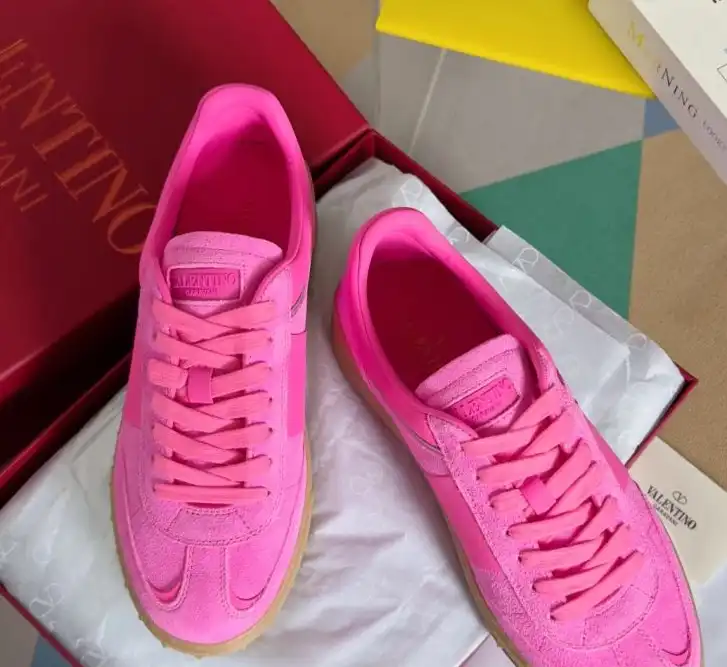 hype Valentino Sneakers