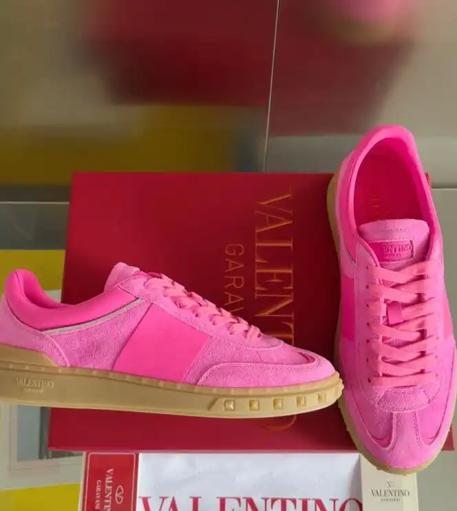 hype Valentino Sneakers