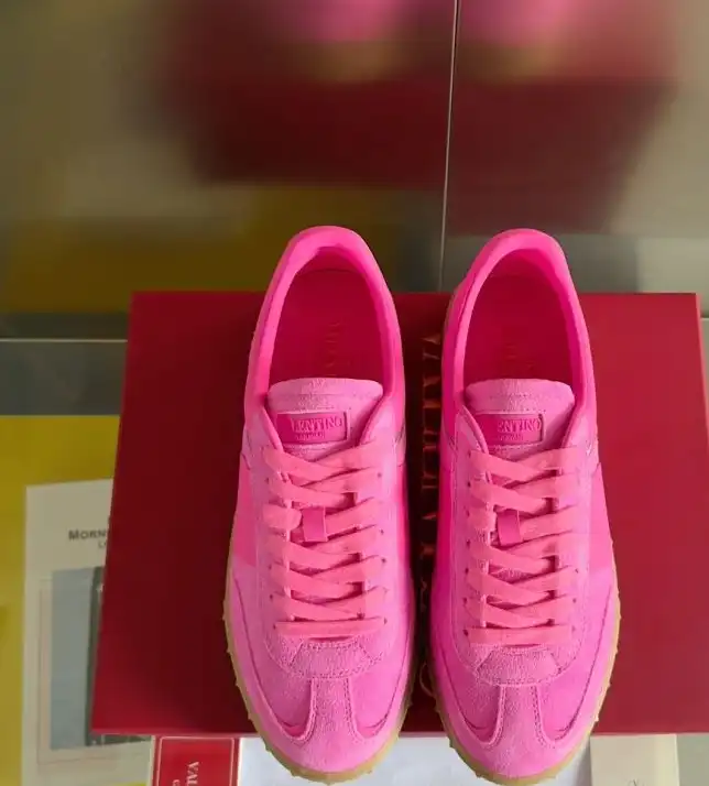 hype Valentino Sneakers