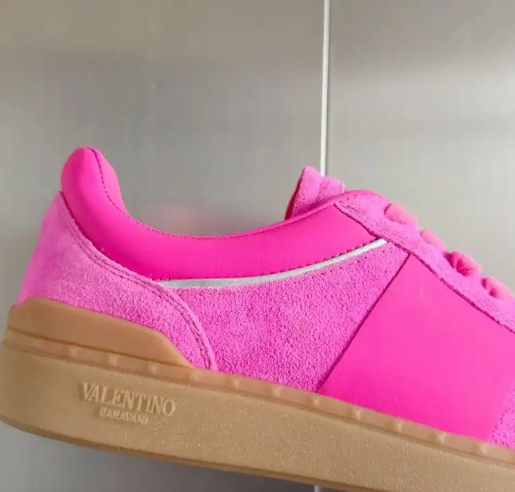 hype Valentino Sneakers