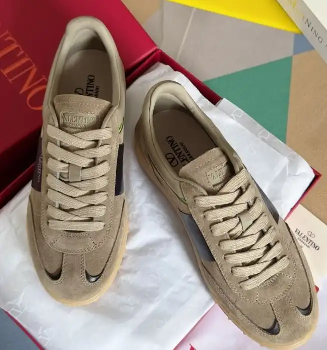 hype Valentino Sneakers