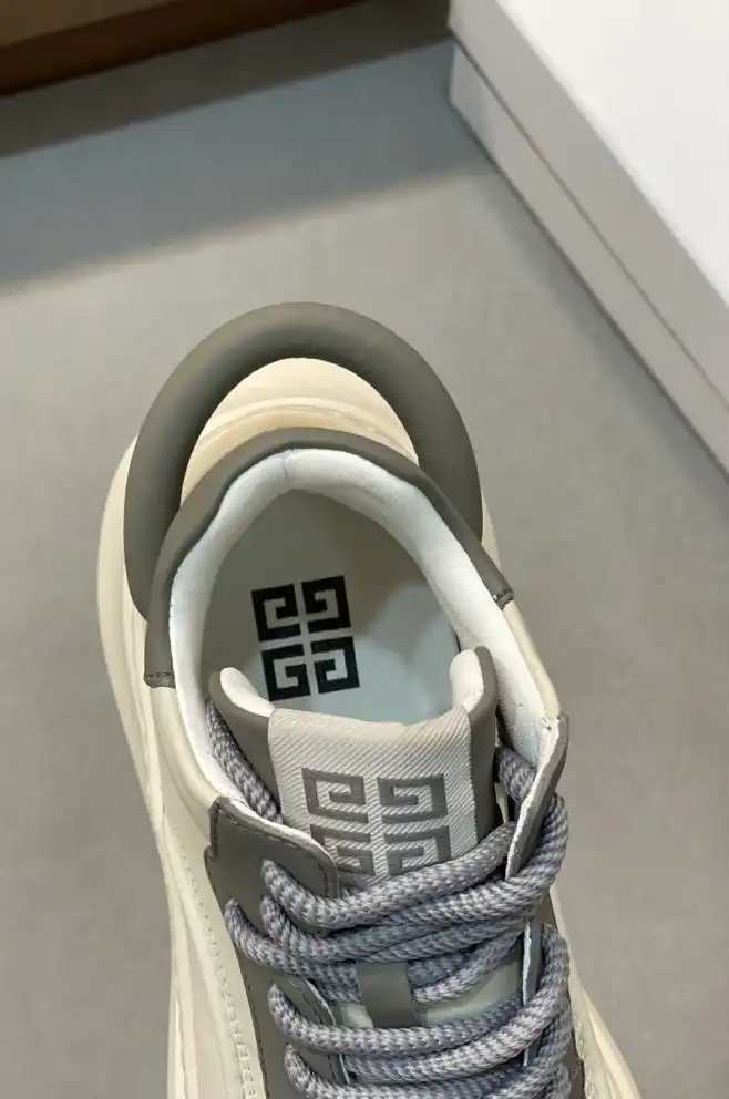 hype Givenchy Sneakers