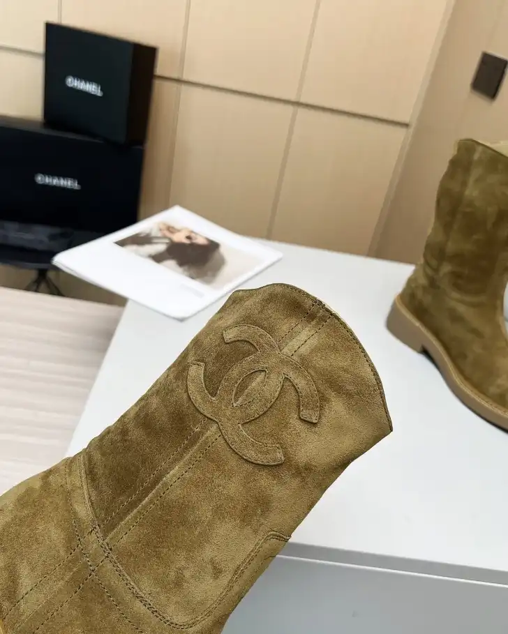 hype Chanel Boots