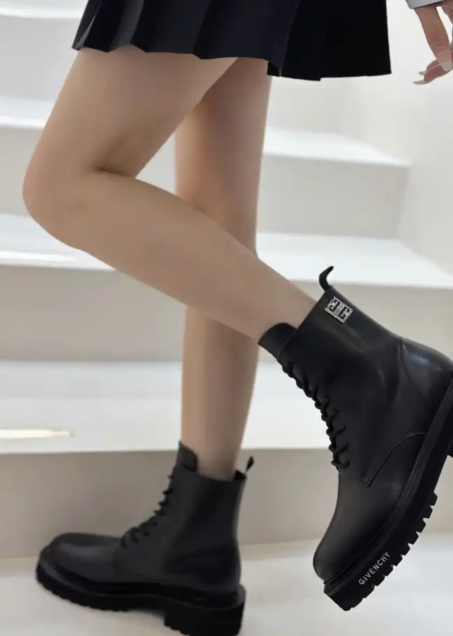 hype Givenchy Boots