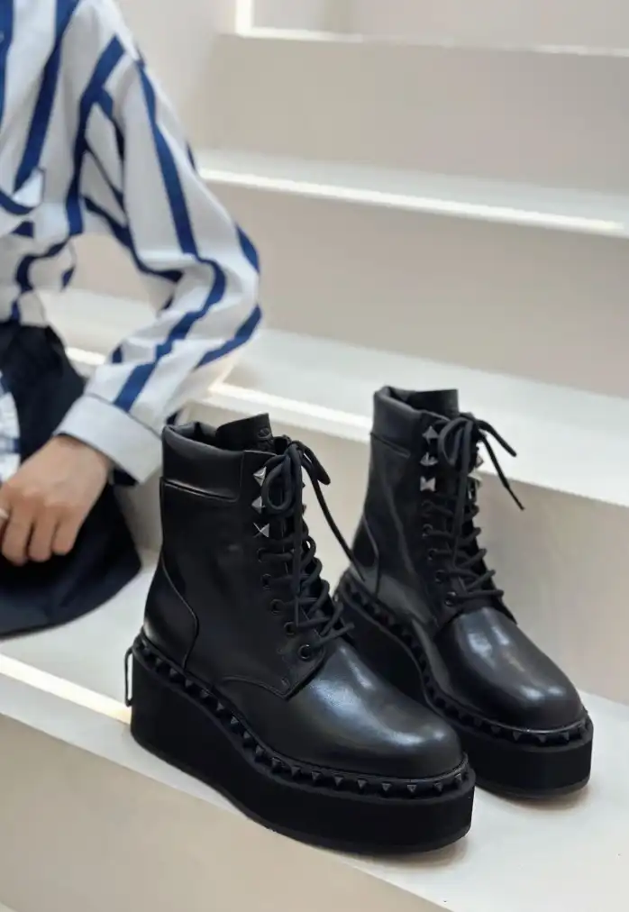 hype Valentino Boots