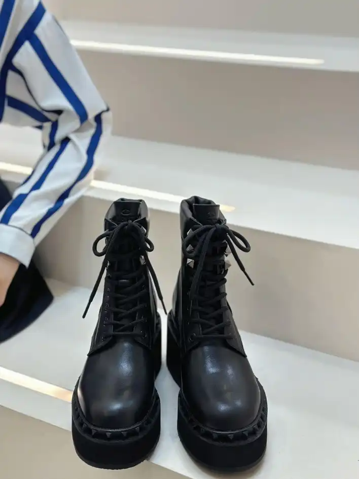 hype Valentino Boots