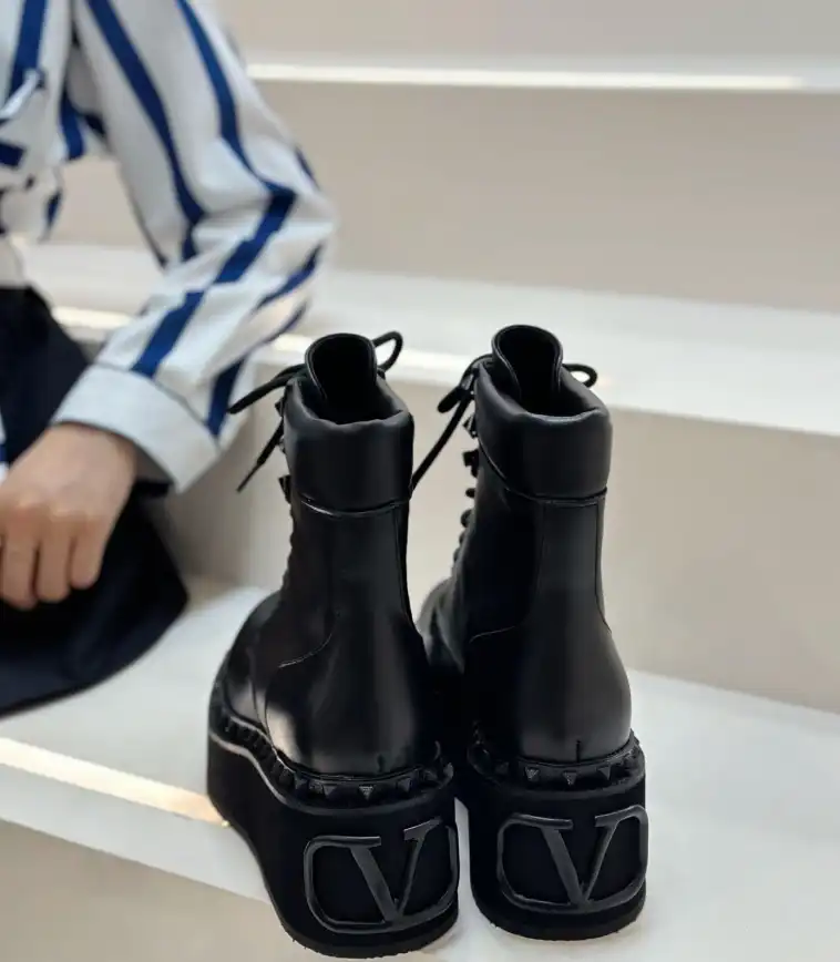 hype Valentino Boots