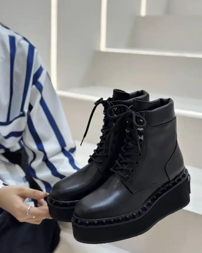 hype Valentino Boots