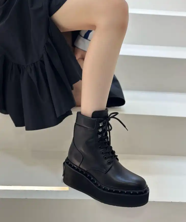 hype Valentino Boots