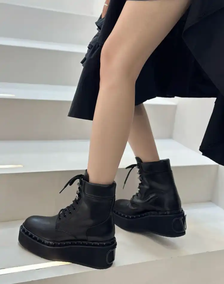 hype Valentino Boots