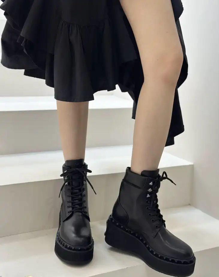 hype Valentino Boots