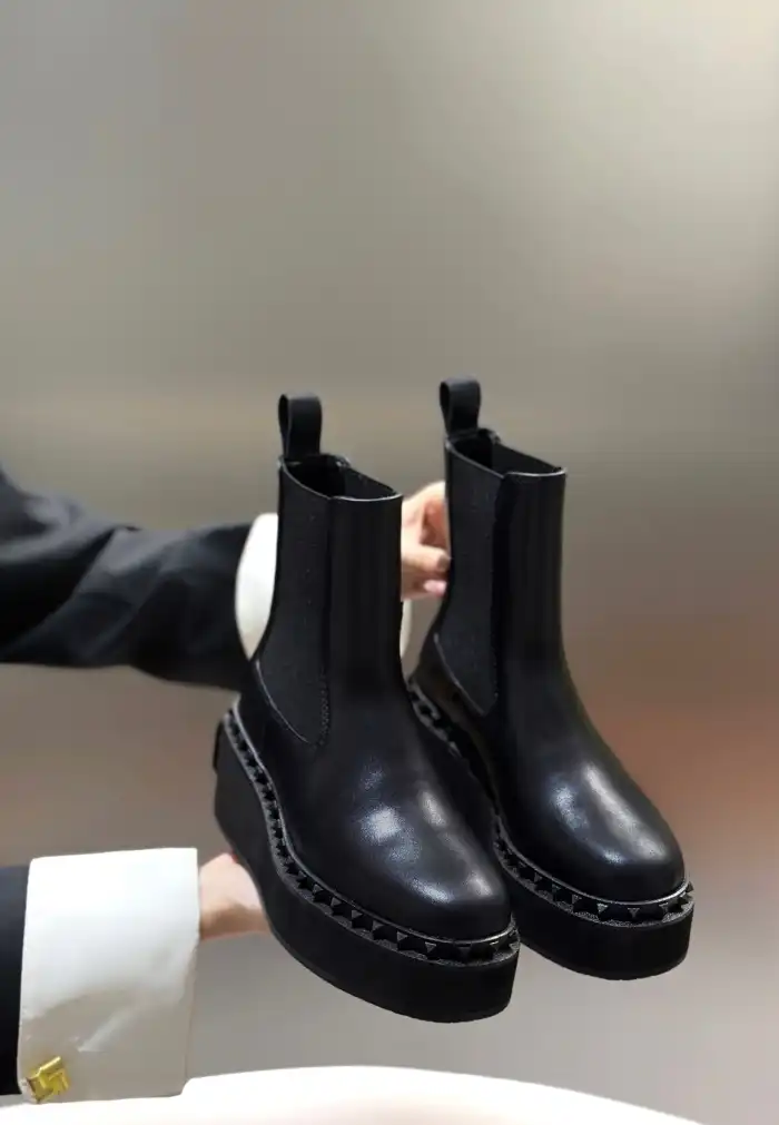 hype Valentino Boots