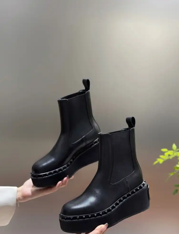 hype Valentino Boots