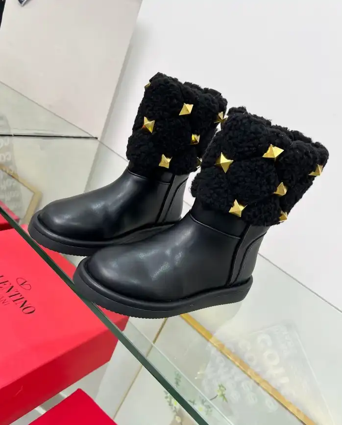 hype Valentino Boots