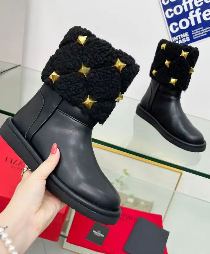 hype Valentino Boots