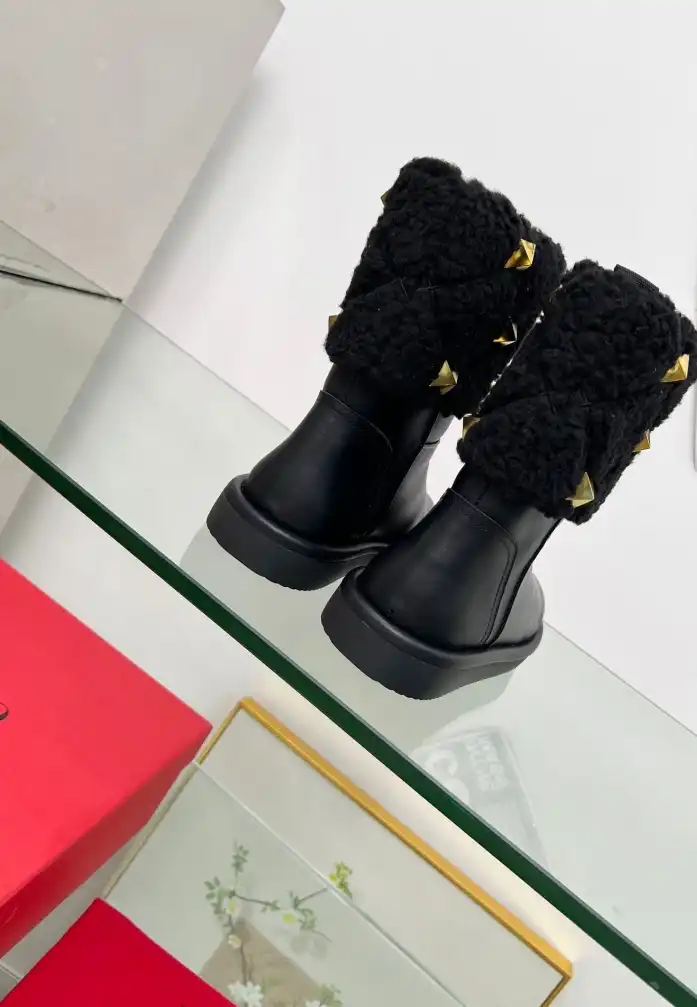 hype Valentino Boots