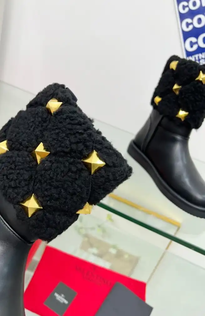 hype Valentino Boots