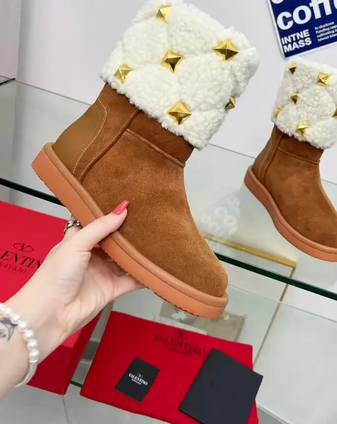 hype Valentino Boots