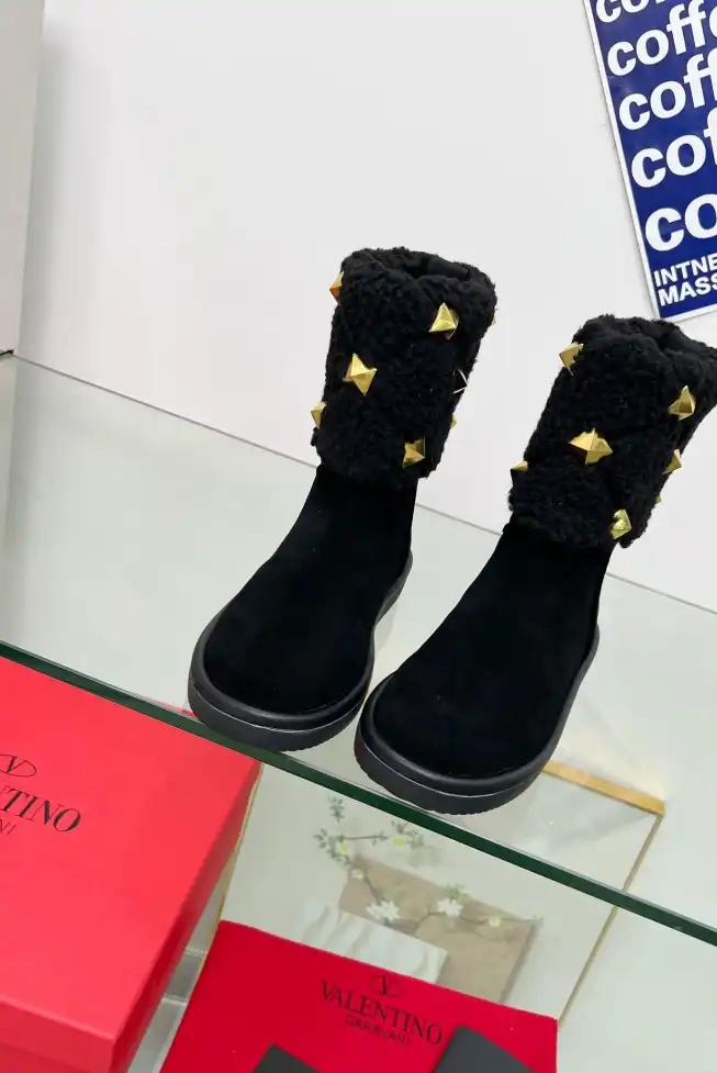 hype Valentino Boots