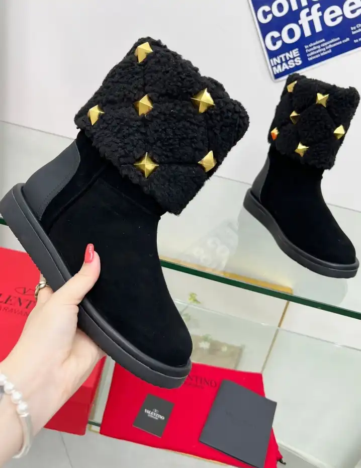 hype Valentino Boots