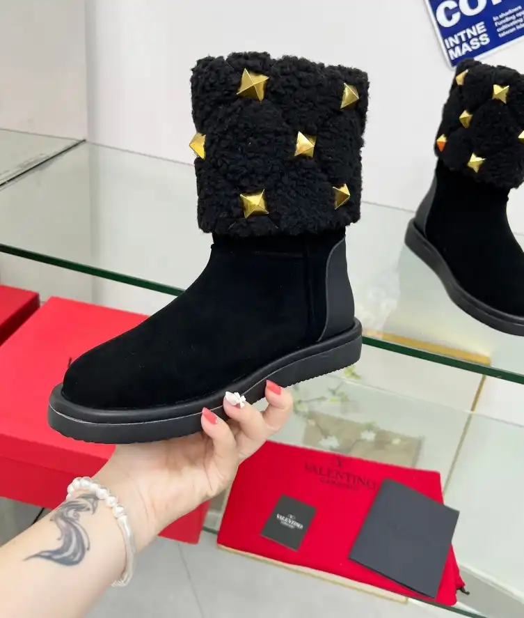 hype Valentino Boots