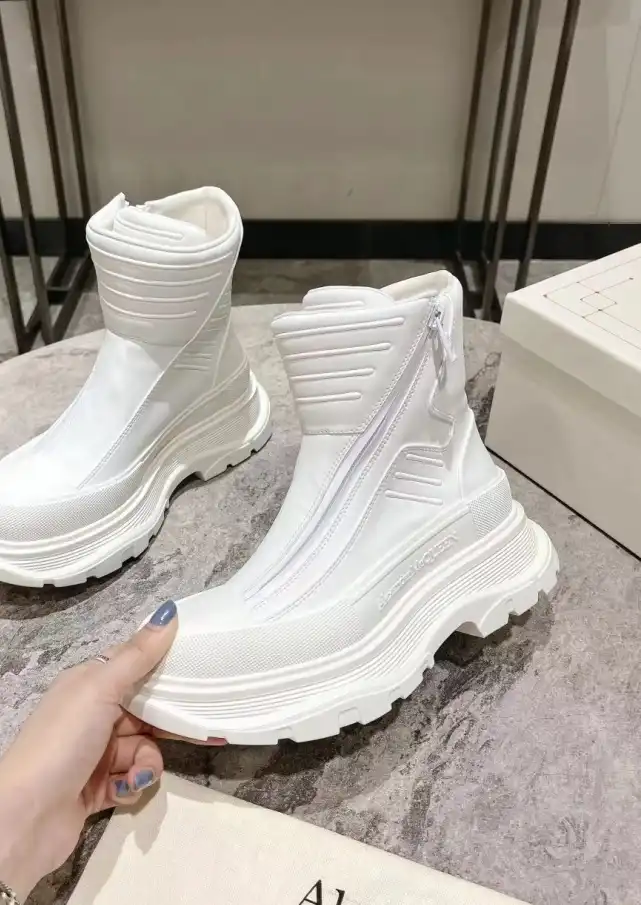 hype McQueen Boots