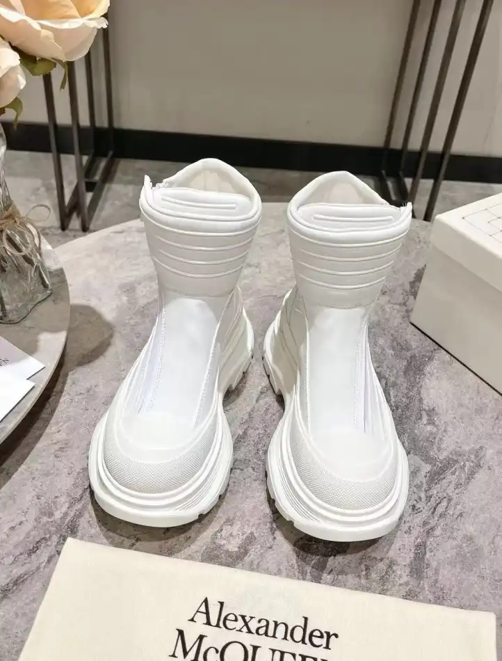 hype McQueen Boots