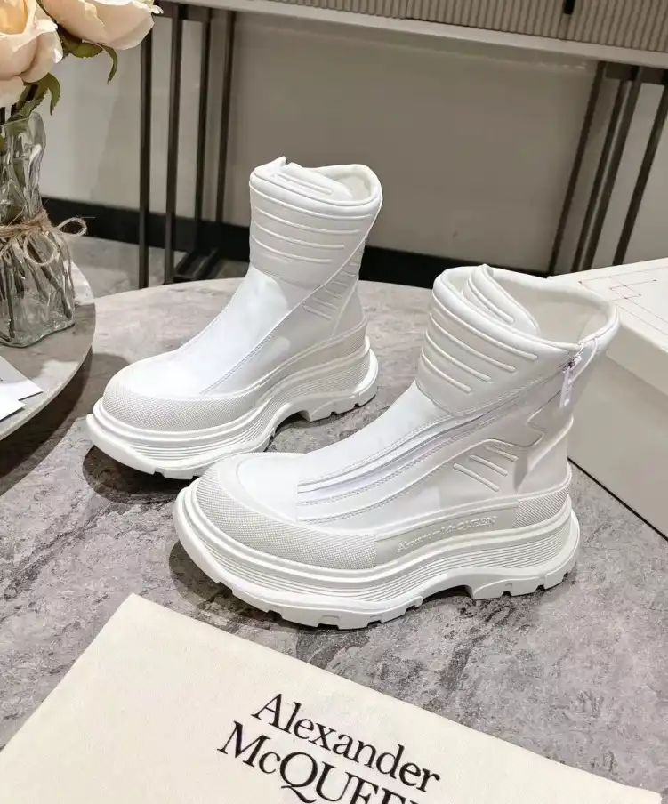 hype McQueen Boots