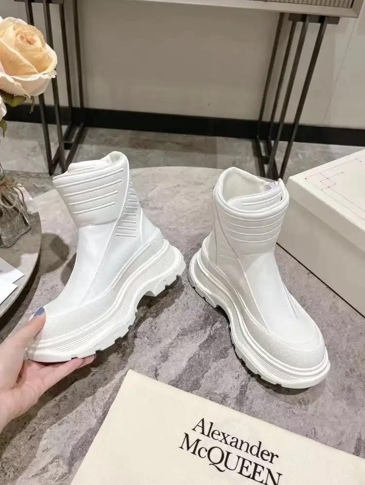 hype McQueen Boots