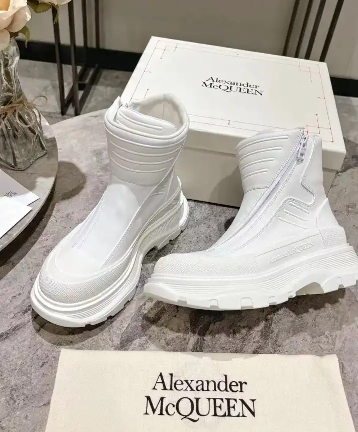 hype McQueen Boots