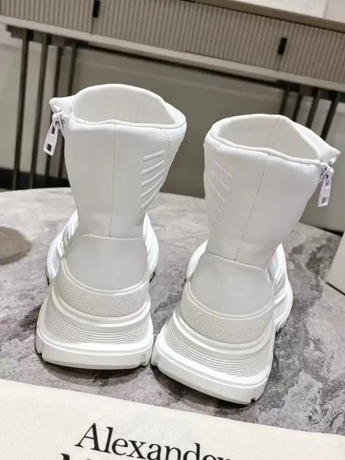 hype McQueen Boots