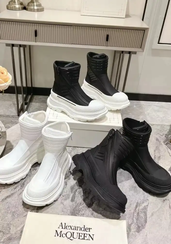 hype McQueen Boots