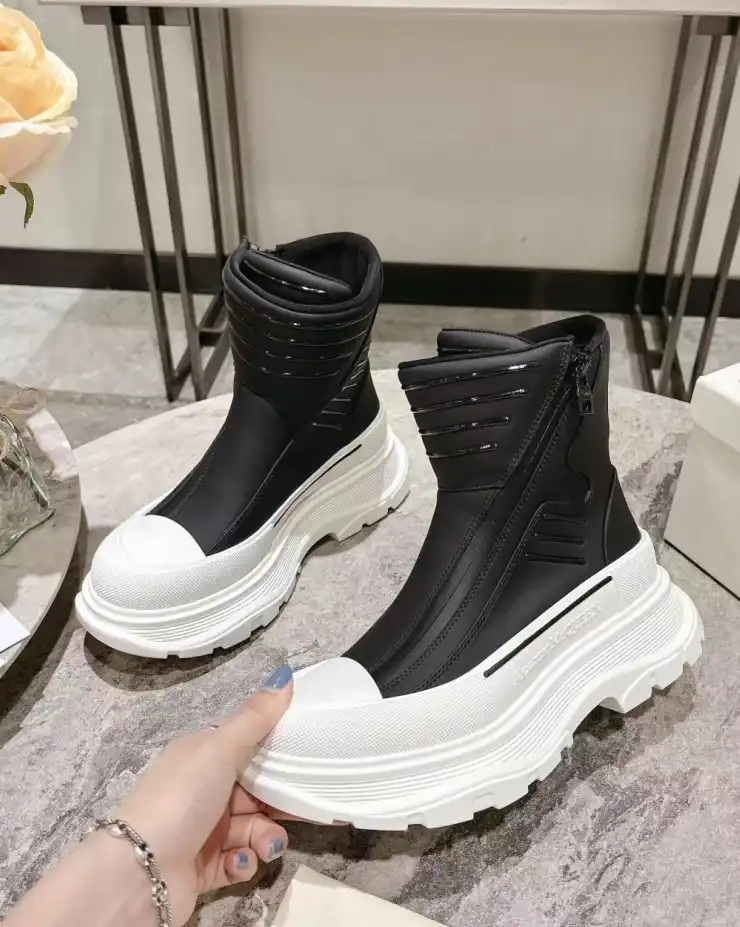 hype McQueen Boots