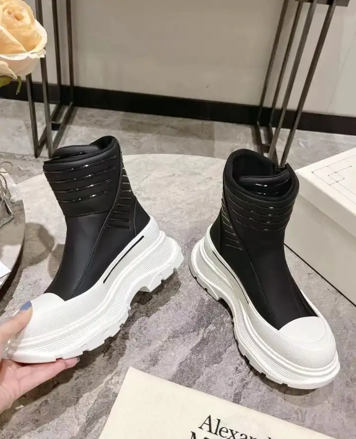 hype McQueen Boots