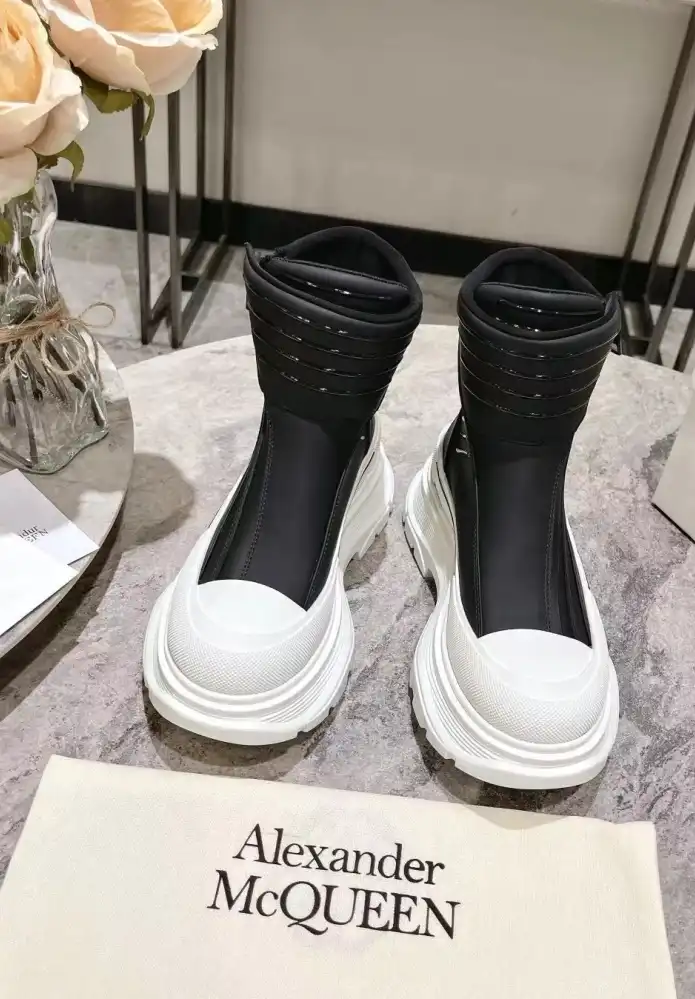 hype McQueen Boots