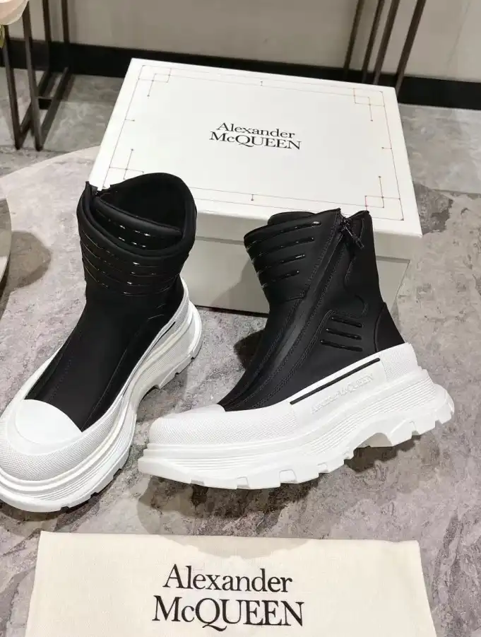 hype McQueen Boots