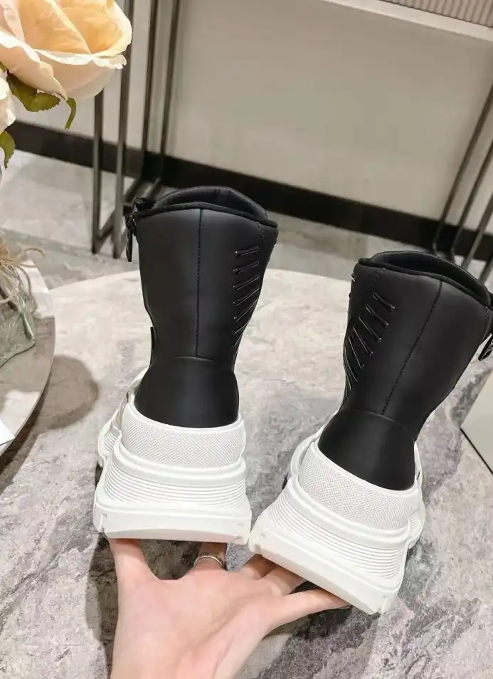 hype McQueen Boots