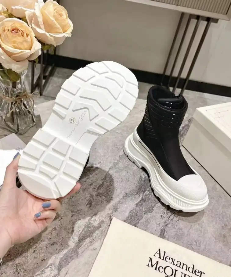 hype McQueen Boots