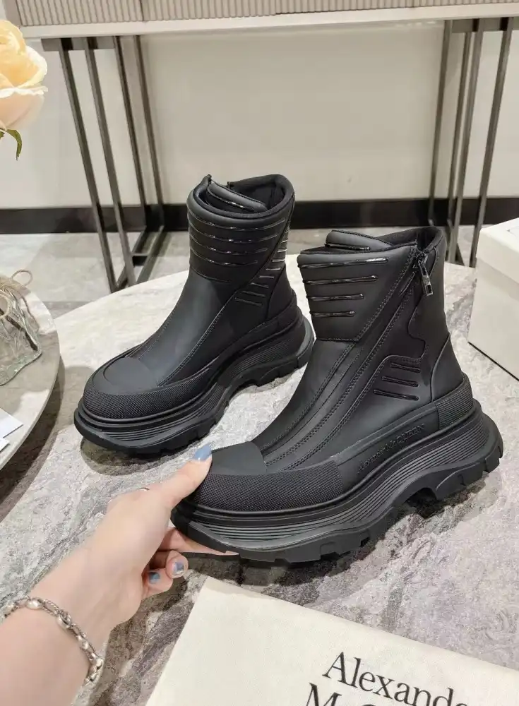 hype McQueen Boots