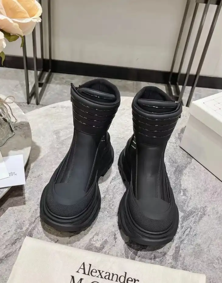 hype McQueen Boots