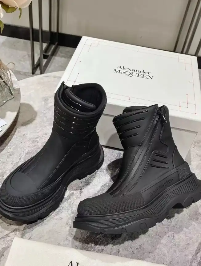 hype McQueen Boots