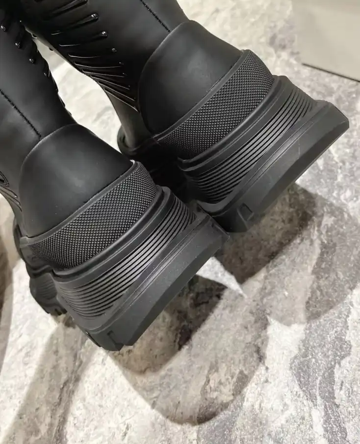 hype McQueen Boots