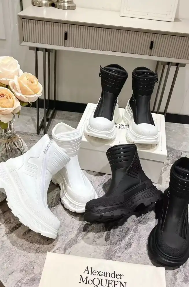 hype McQueen Boots