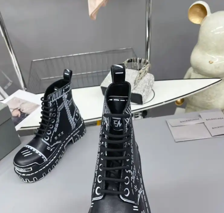 hype Balenciaga Boots