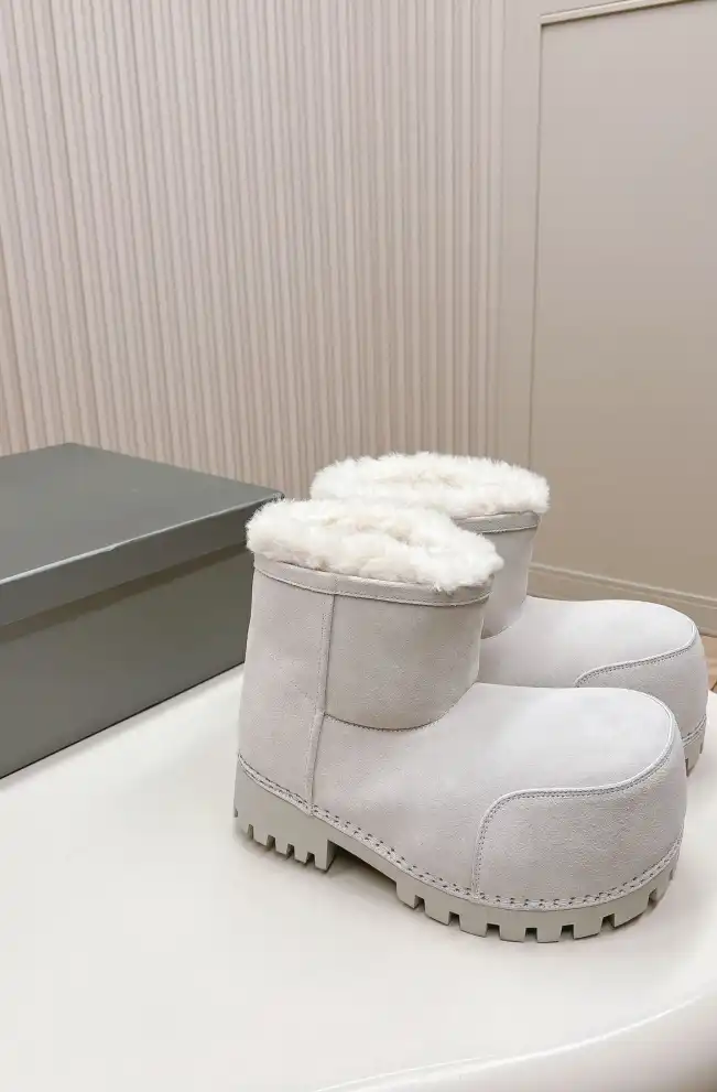 hype Balenciaga Boots