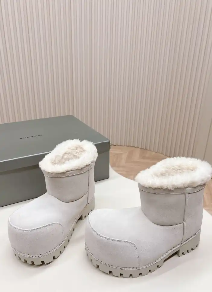 hype Balenciaga Boots