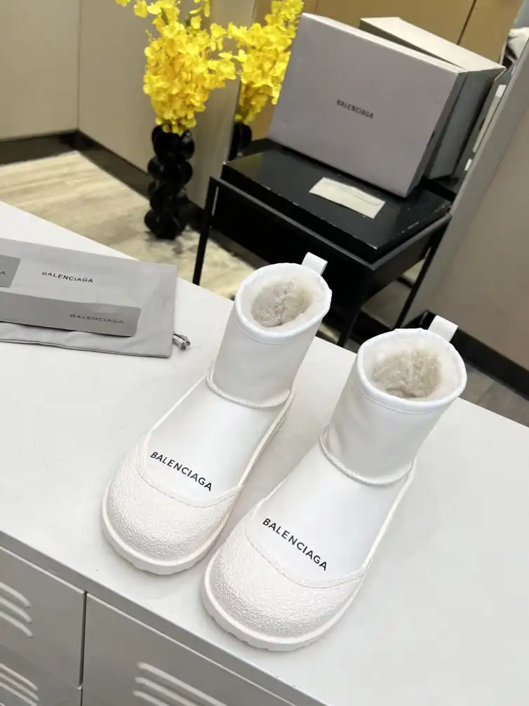 hype Balenciaga Boots